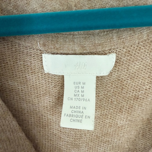 H&M V-Neck Sweater in Beige - Picture 3 of 4